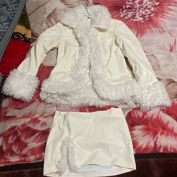 Leather cream color skirt set with furry jacket - Picture 2 of 3